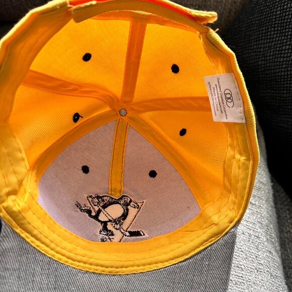 Vintage Pittsburgh Penguins grey and yellow hat - Picture 3 of 3